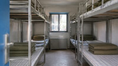 Бытовка на бригаду из восьми человек: как разместить в 14 квадратах